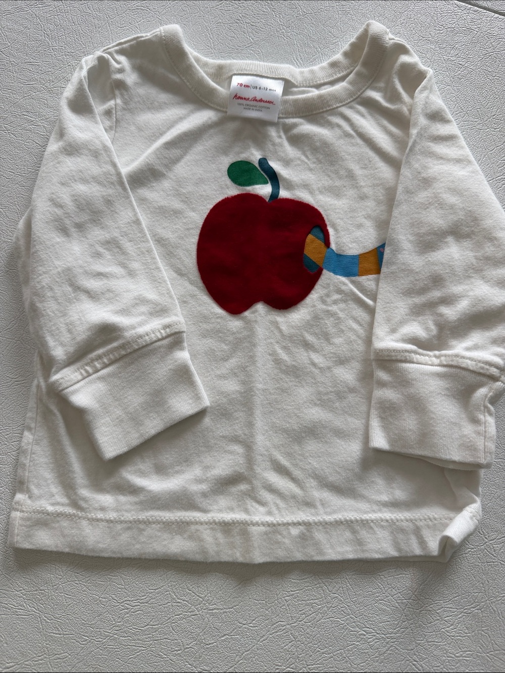 6-12 months Hanna Andersson Cream Long-Sleeve Top with Red Apple Graphic
